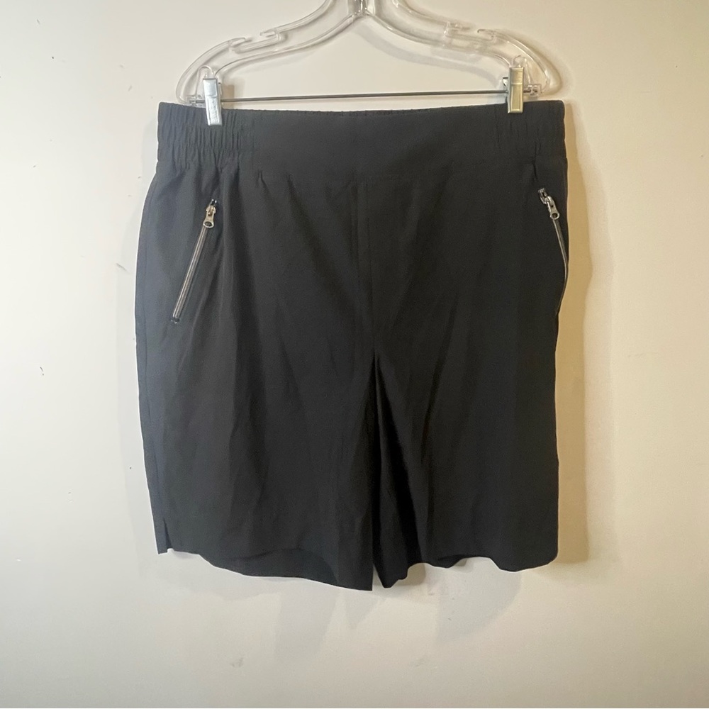 Black shorts with zippered pockets size XL